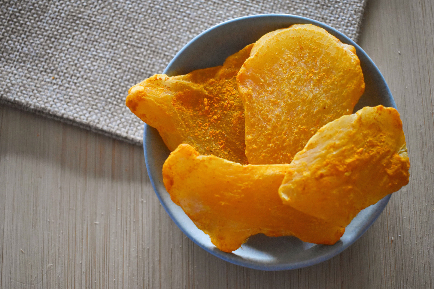 Zenzero disidratato leggermente zuccherato con curcuma